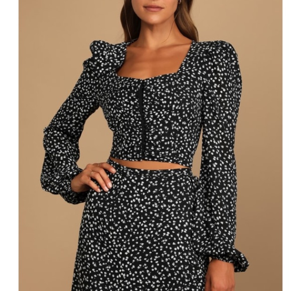 NWT Lulu’s Black & White Floral Printed Adjustable Corset Top with Puff Sleeves
